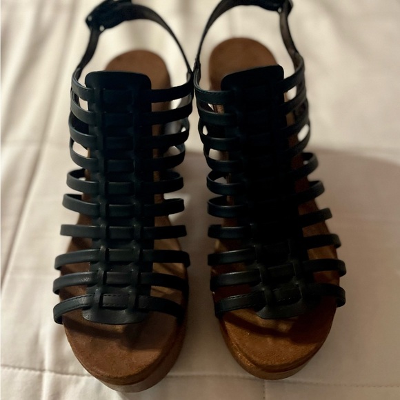 White Mountain Astonish Strappy Clogs - Picture 3 of 4